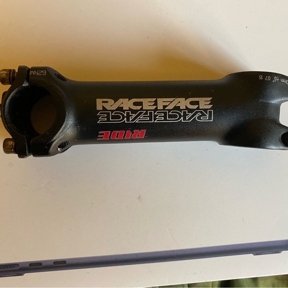 Black RaceFace Ride 120mm +6 07 16 31.8 Threadless MTB Stem w/Bolts